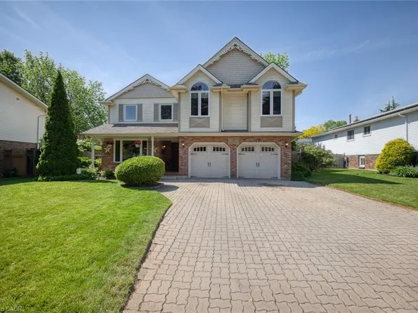8 Cheval Dr, Grimsby, ON L3M 4P9