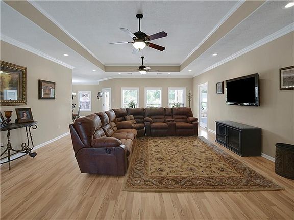 3rd image of 567 Augustine Dr