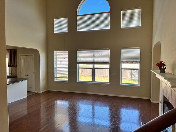 3rd image of 3007 Covington Pl