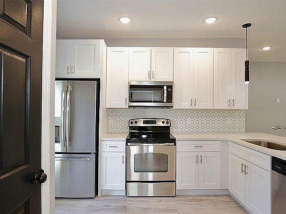 3rd image of 1300A Formosa Ave