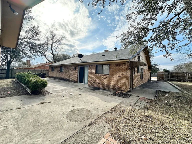 2108 Acron Dr — Photo 33