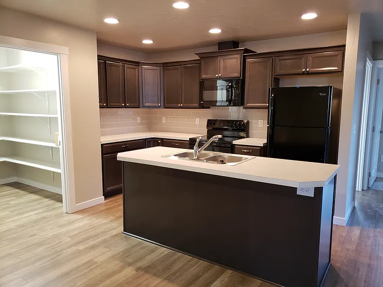 8728 W Northview St — Photo 2