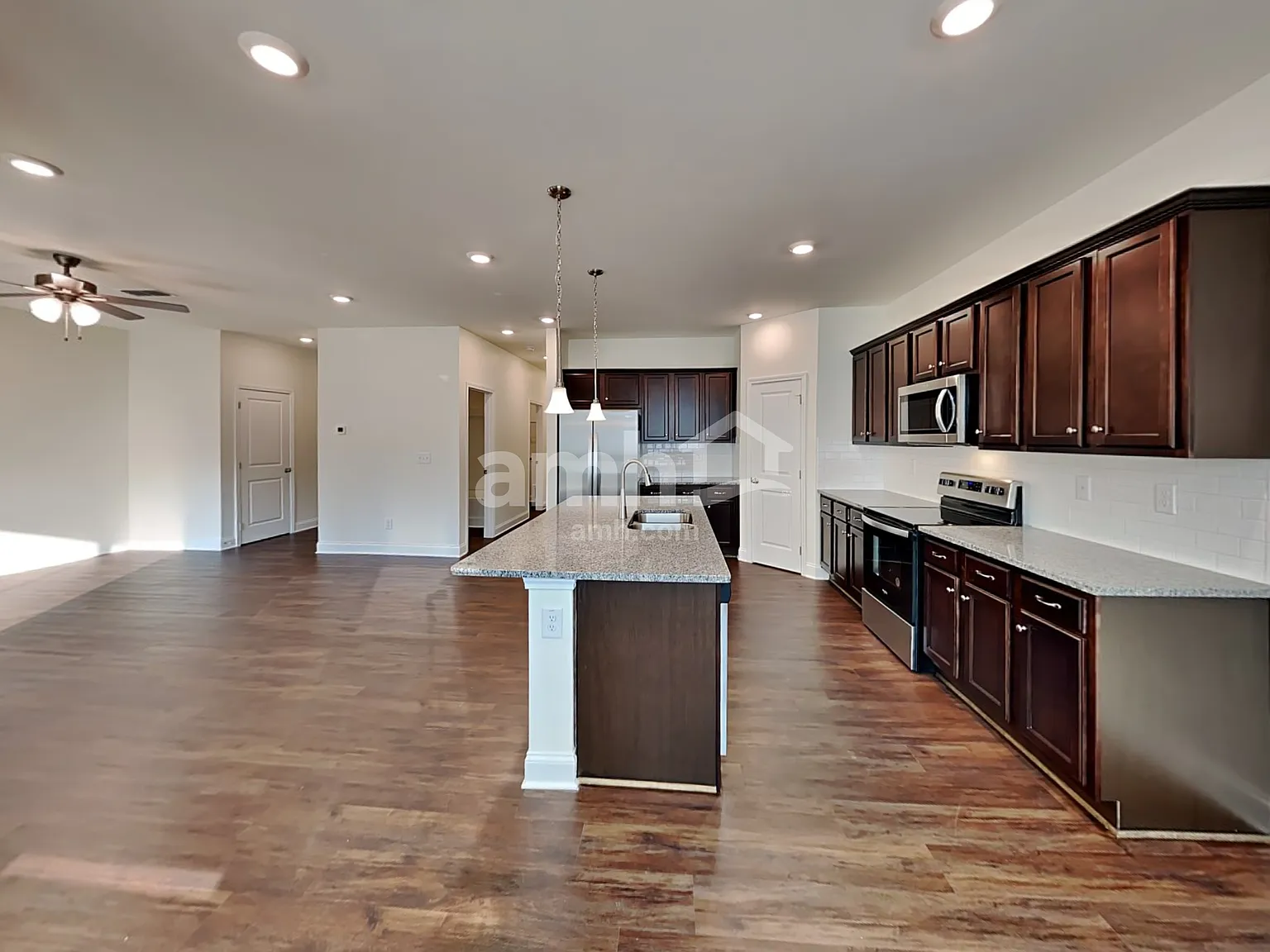 5 bed, 3.0 bath, 2377 sqft, $2,720 — Photo 3