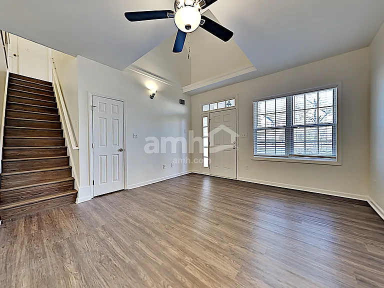 8008 Willowglen Dr — Photo 7