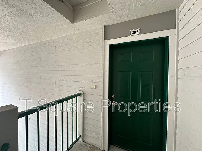 9525 NE 180th St #303 — Photo 13