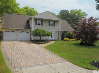 75 Osborne Ave, Mount Sinai, NY 11766