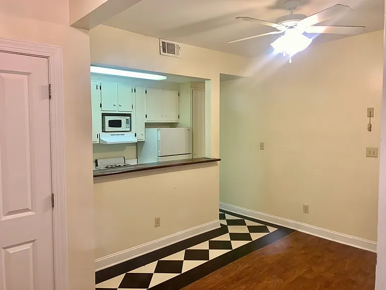 328 N Madison St — Photo 6