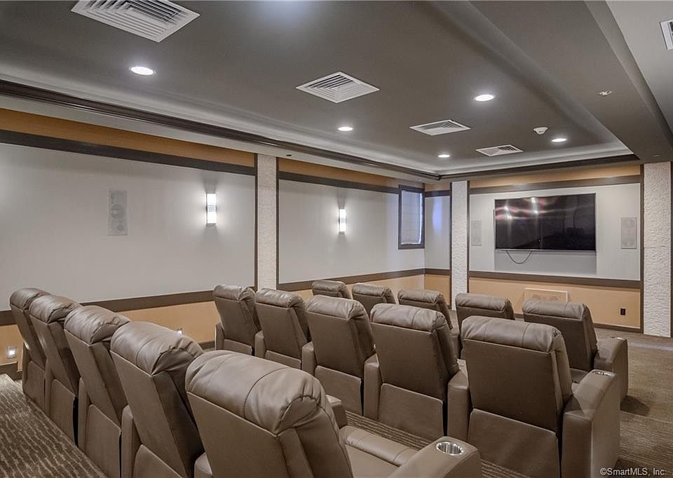 828 Center Meadow Ln Danbury CT Zillow