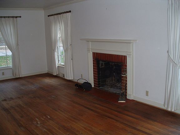 3rd image of 183 Grand Ave