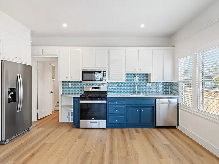 703 Cleveland St — Photo 8