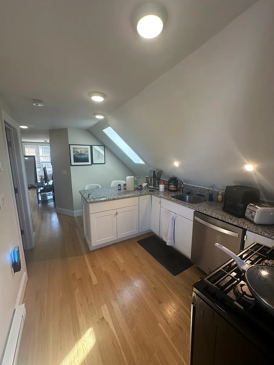 Building Photo - 341 Beacon St #3