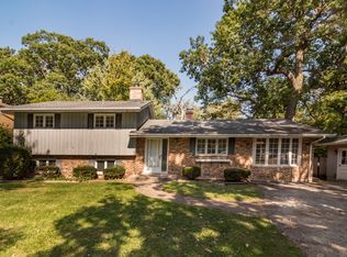 8608 Oakwood Dr, Crystal Lake, IL 60014