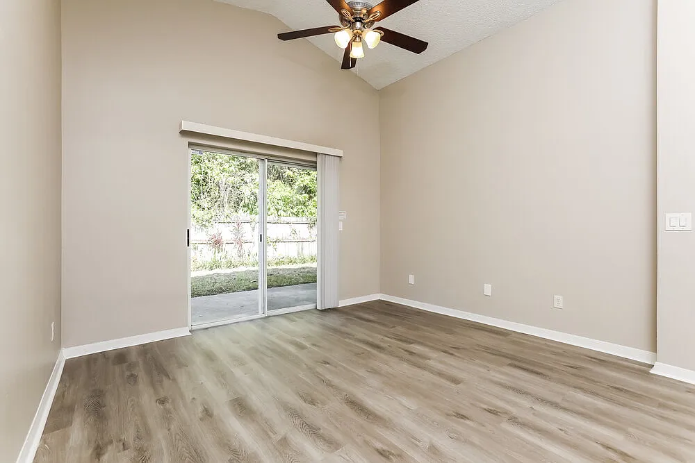 3 bed, 2.0 bath, 1331 sqft, $2,170 — Photo 3