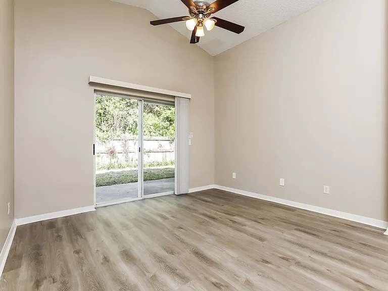 130 Kinney Ct — Photo 3