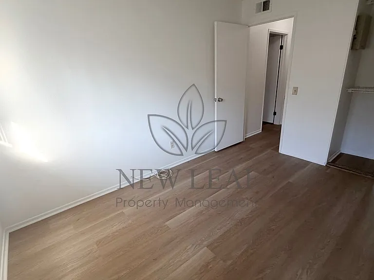 3054 Gladstone St #4 — Photo 20