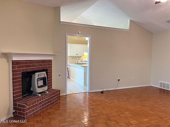 5th image of 4123 Meadow Creek Dr