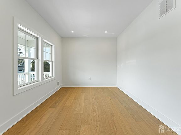 4th image of 89 Club House Rd