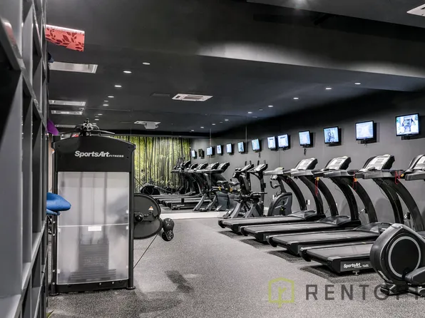 581 Ocean Parkway image 9 of 12