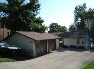 227 Holiday Dr, Somonauk, IL 60552