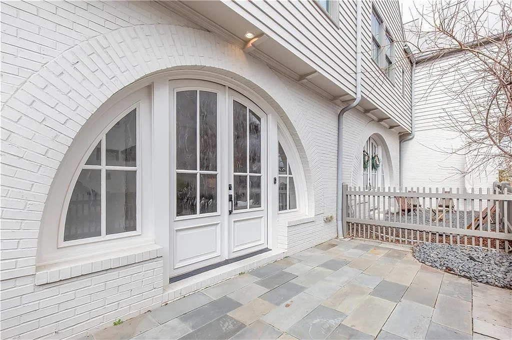 3 bed, 2.5 bath, 1848 sqft, $3,845 — Photo 3
