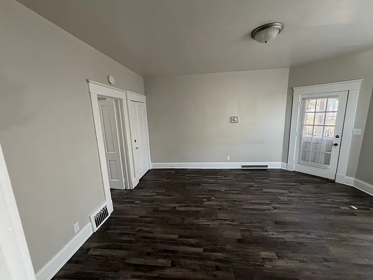 328 Kenwood Ave #1 — Photo 2
