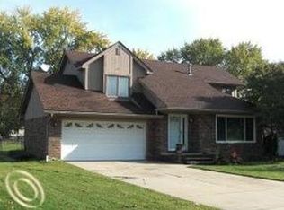 23705 Talbot St, Saint Clair Shores, MI 48082