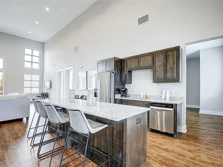 8214 Cottage Rose Dr — Photo 31
