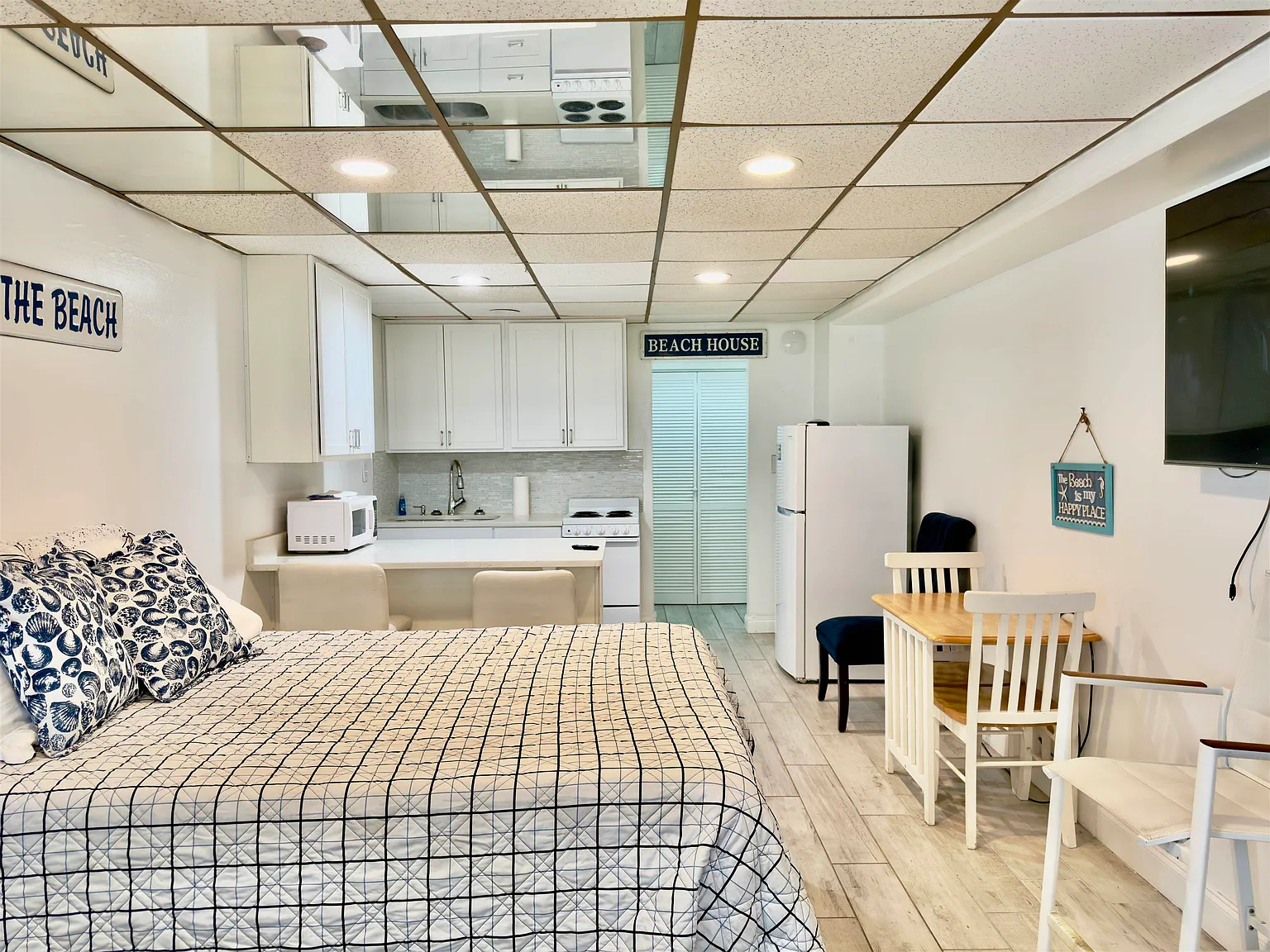 Studio, 1.0 bath, 330 sqft, $1,500 — Photo 2