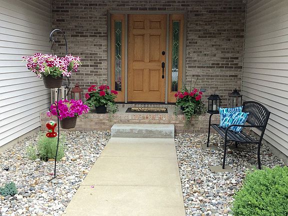 Attractive covered front porch to greet your guests