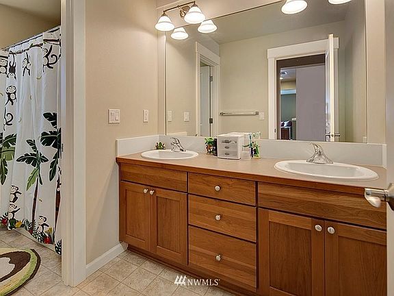 3rd image of 9528 130th Ave NE