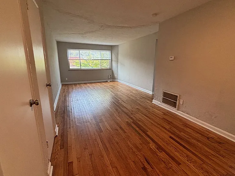 596 Lowell Ave — Photo 3