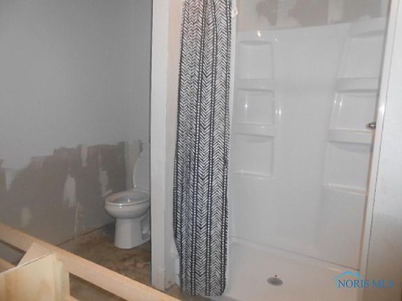 5th image of 638 W Mulberry St