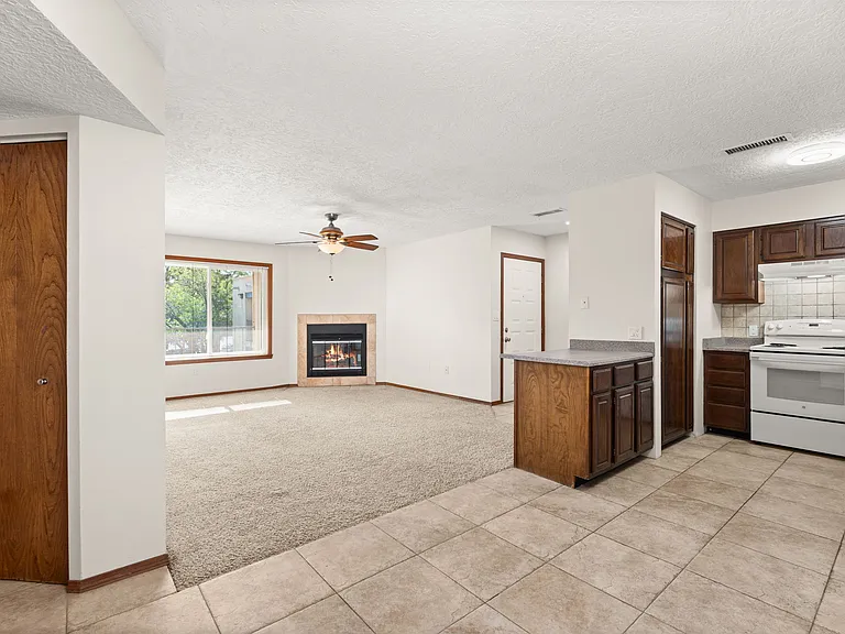 Cloverleaf Apartments — Photo 5