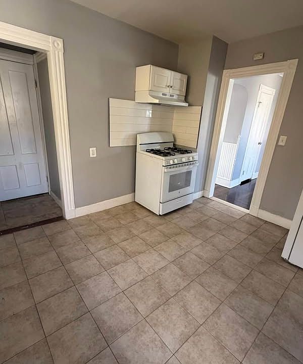1st image of 534 Howard Ave #2