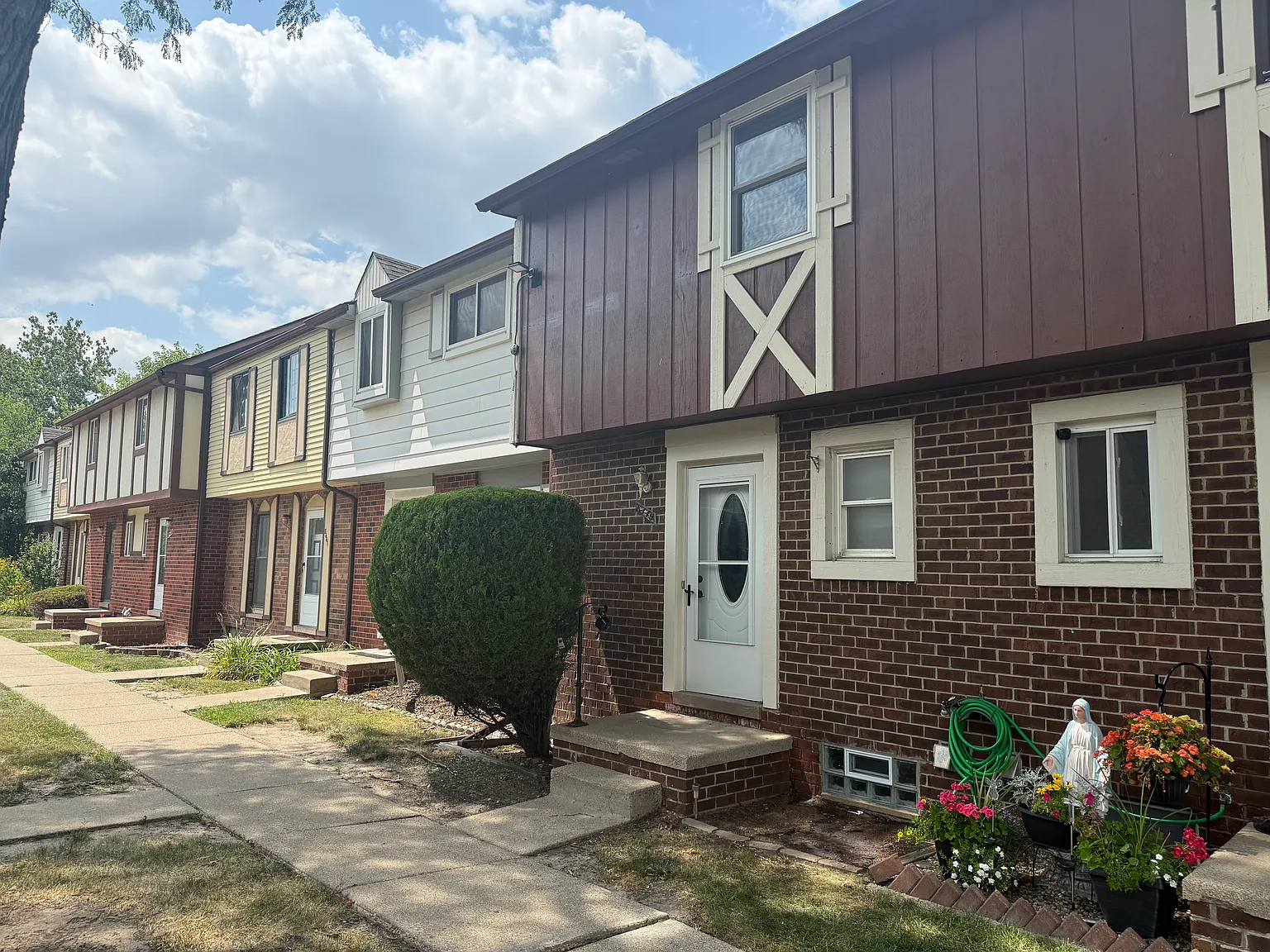 2 bed, 1.5 bath, 855 sqft, $1,395 — Photo 1