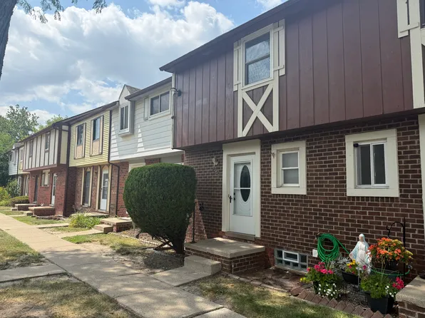 8445 Hickory Dr, Sterling Heights, MI