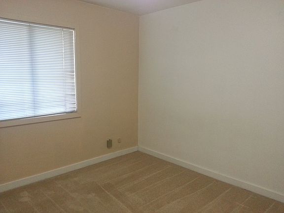 5th image of 10244 NE 68th Pl