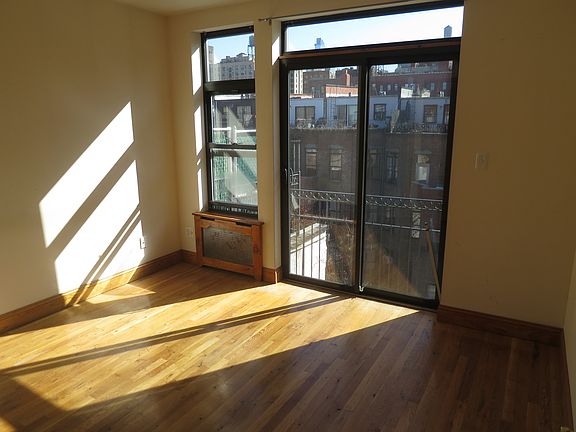 4th image of 114 W 75th St