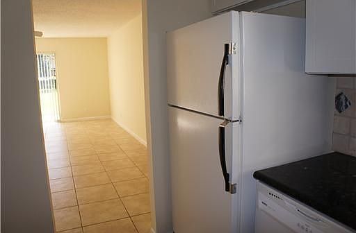 4th image of 717 S Us Highway 1 APT 406