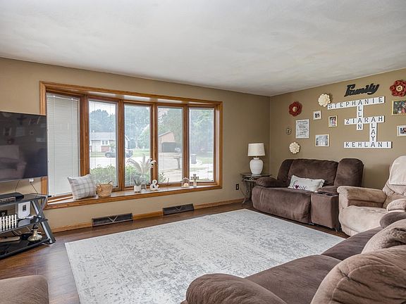 2nd image of 1006 Woodland Ct
