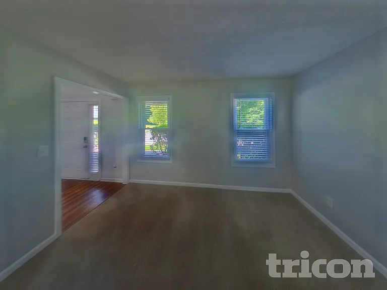 1916 Hillspring Ln — Photo 17