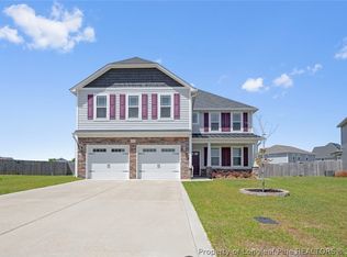 1409 Canonero Ct, Hope Mills, NC 28348