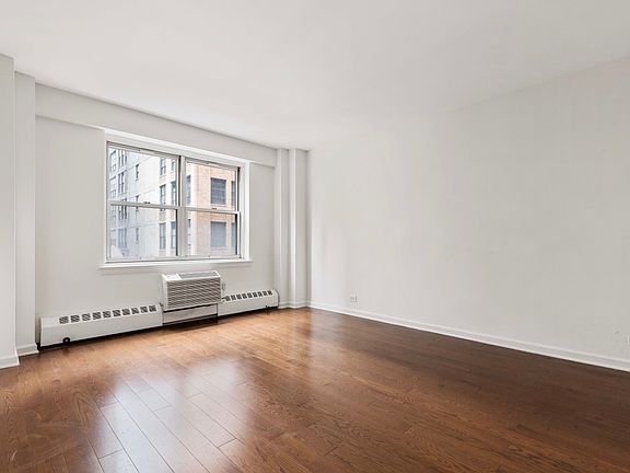 4th image of 300 E 46th St #A12d