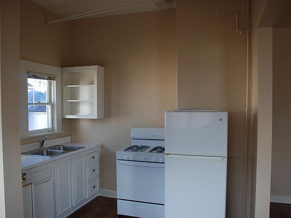 4th image of 2284 1/2 Irving Ave