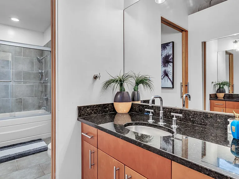 101 N 12th St #302 — Photo 9