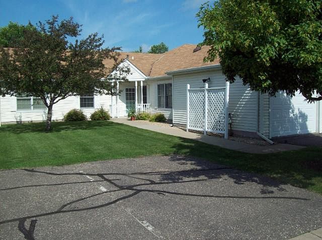 1st image of 106 Carmel Ave W