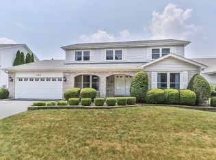 175 Farmgate Dr, Schaumburg, IL 60193