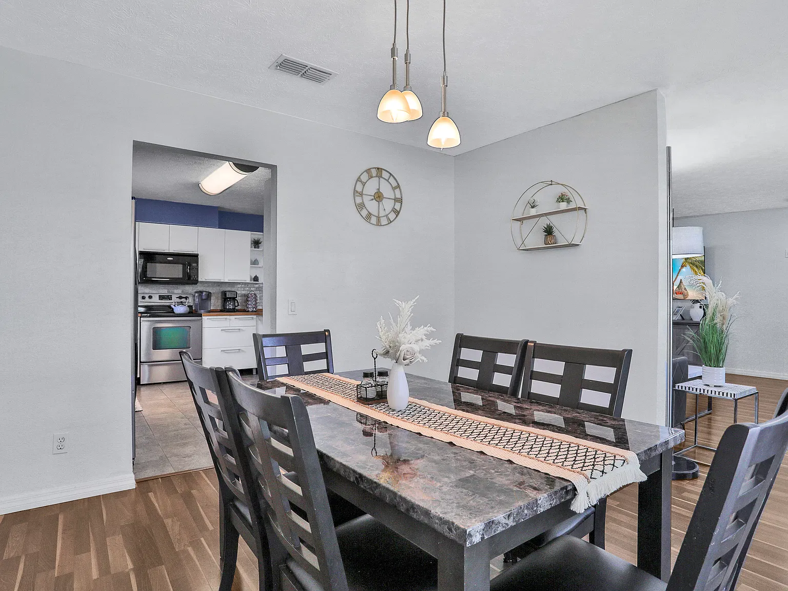 3 bed, 1566 sqft, $2,500 — Photo 4