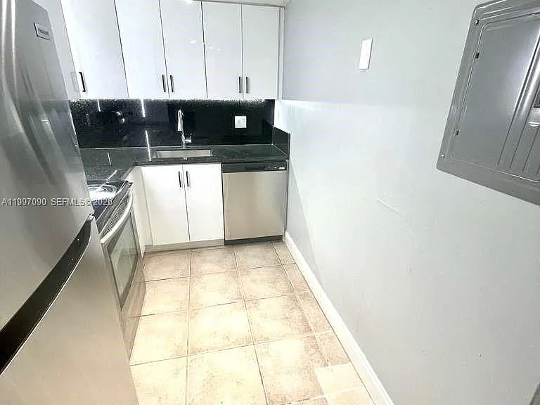 400 NE 18th Ave #206 — Photo 4