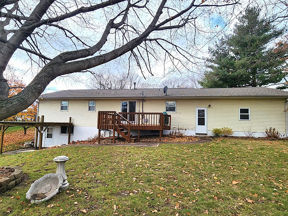 4th image of 407 Stout Dr